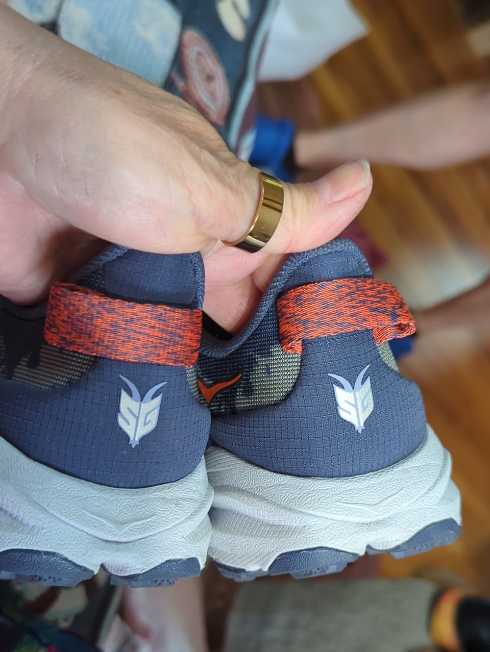 Hokas - Picture 5 of 8